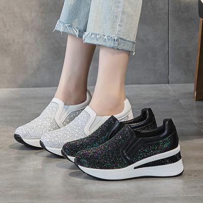 Женская обувь увеличивает рост и показывает стройность 2025 осень новая стразы жемчуг путешествия один педаль повседневная водонепроницаемая стол одинарная обувь женщины