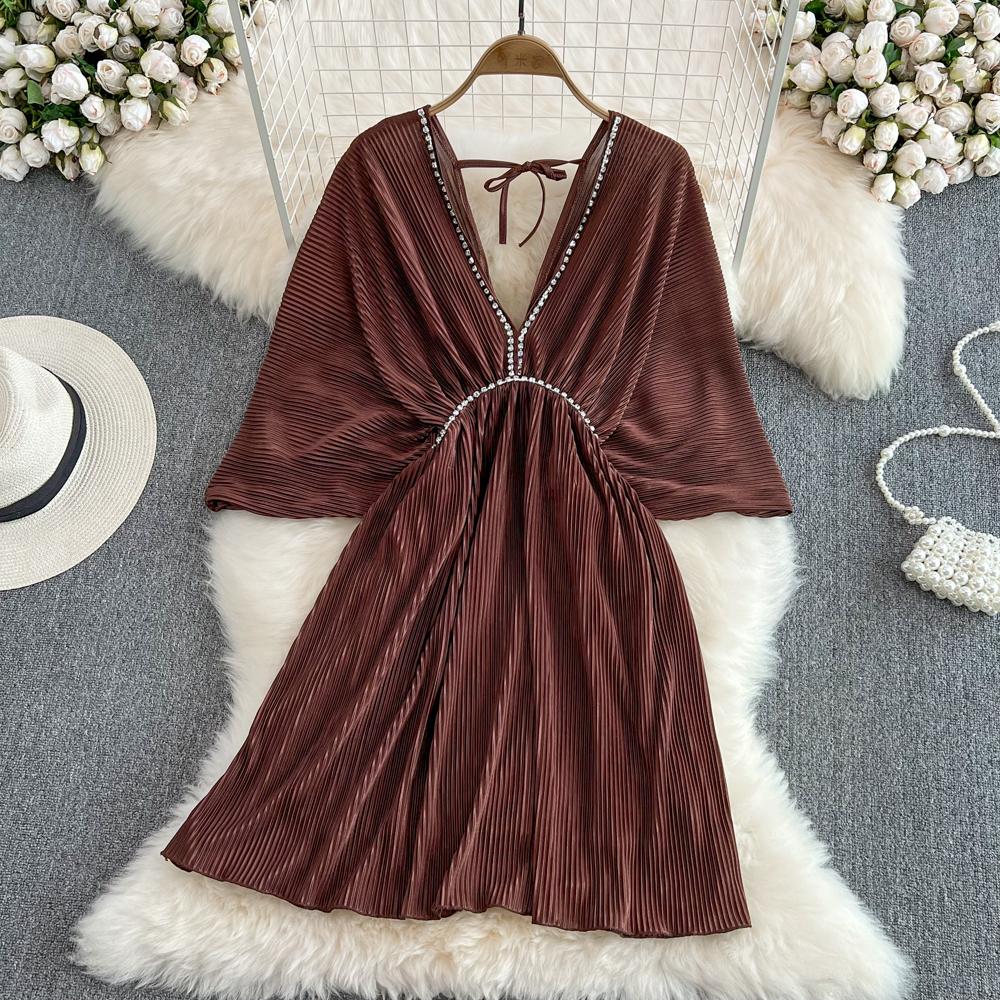 Высококачественное сексуальное темпераментное свободное плиссированное платье с v-образным вырезом и открытой спиной на талии и рукавами «летучая мышь»