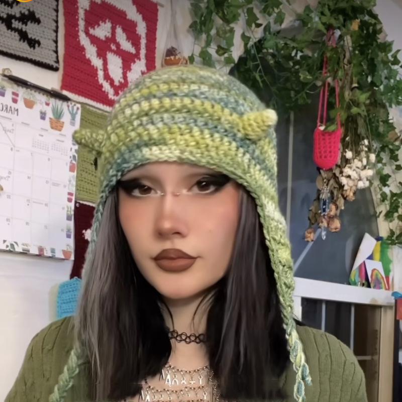 Связанная вручную шапка-ушанка в виде скелета на Хэллоуин