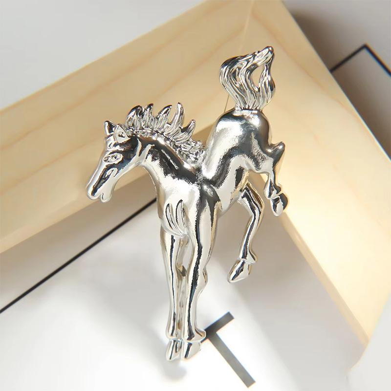 1Pc Zinc Alloy Fresh Metal Brooch Gift Cloth Decoration Exquisite Horse Brooch