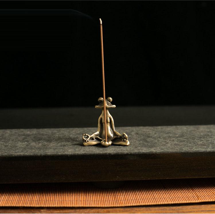 Прекрасная сплавная медитативная лягушка с обратным потоком, подставка для благовоний, пепельница с металлической пластиной, держатель для благовонных палочек сандалового дерева в стиле дзен