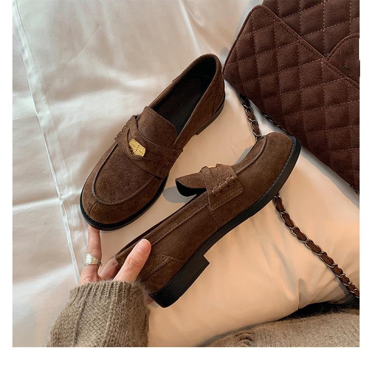 стильные кожаные лоферы на плоской подошве