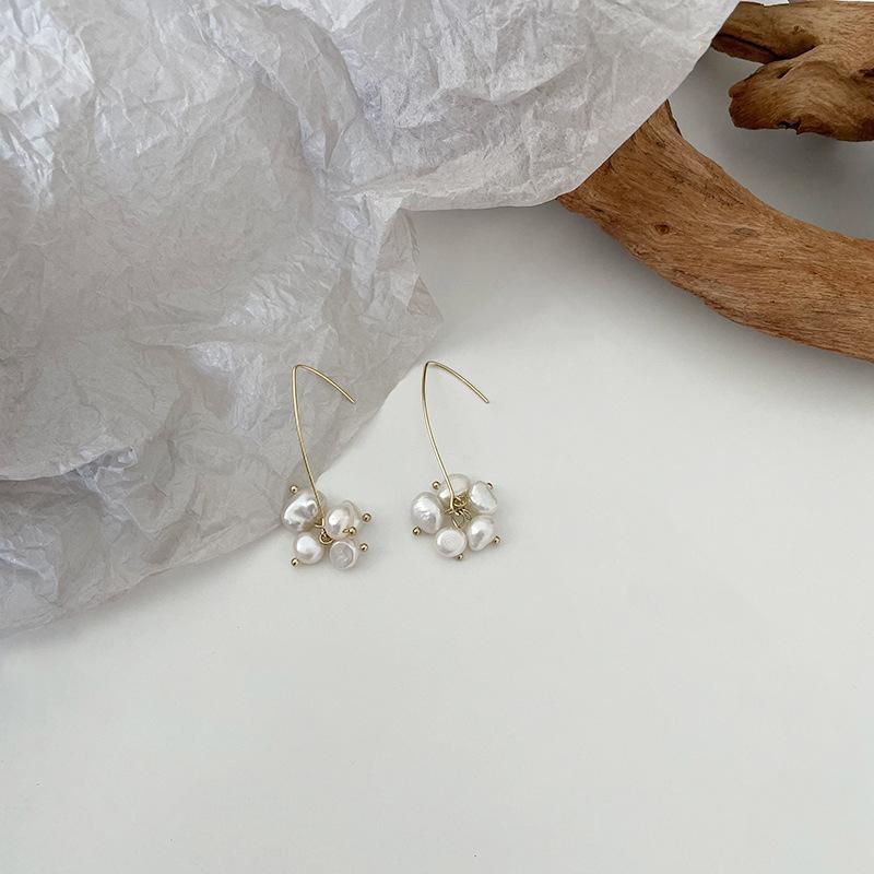 Meier Freshwater pearl earrings: a touch of luxury, effortless style. trendy, unique, and versatile