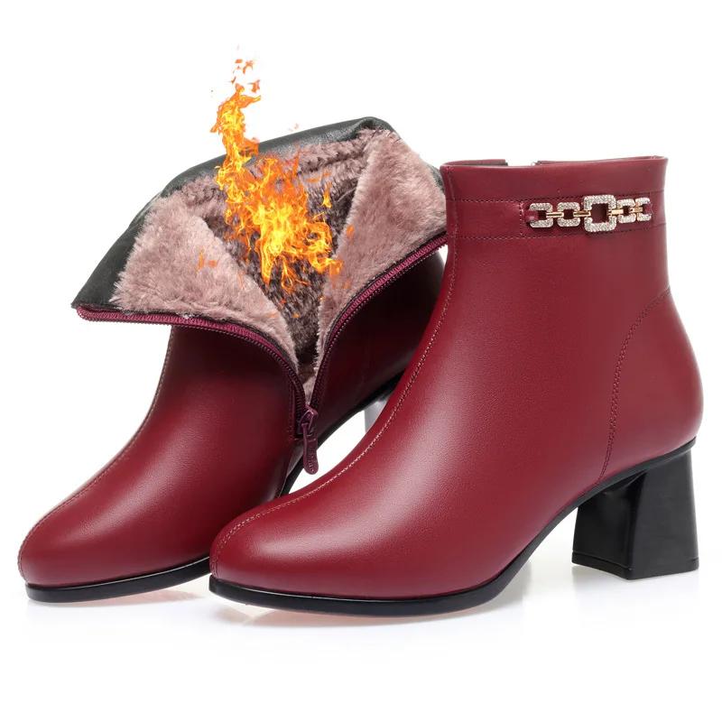 Модные женские зимние сапоги 2024 года, новые мягкие кожаные ботильоны на высоком каблуке, теплые, толстые, плюшевые, удобные, хлопковые сапоги для женщин