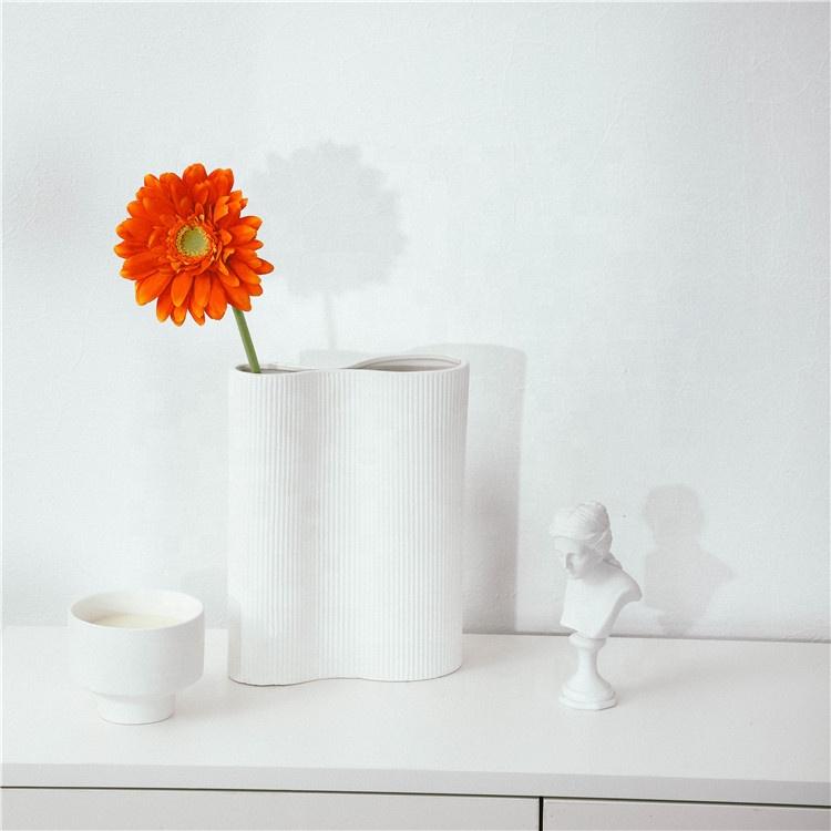 Modern Nordic Matte Color Clay Wedding Decoration Ceramic Vases Fresh Design Porcelain Tabletop Vases for Home Decor