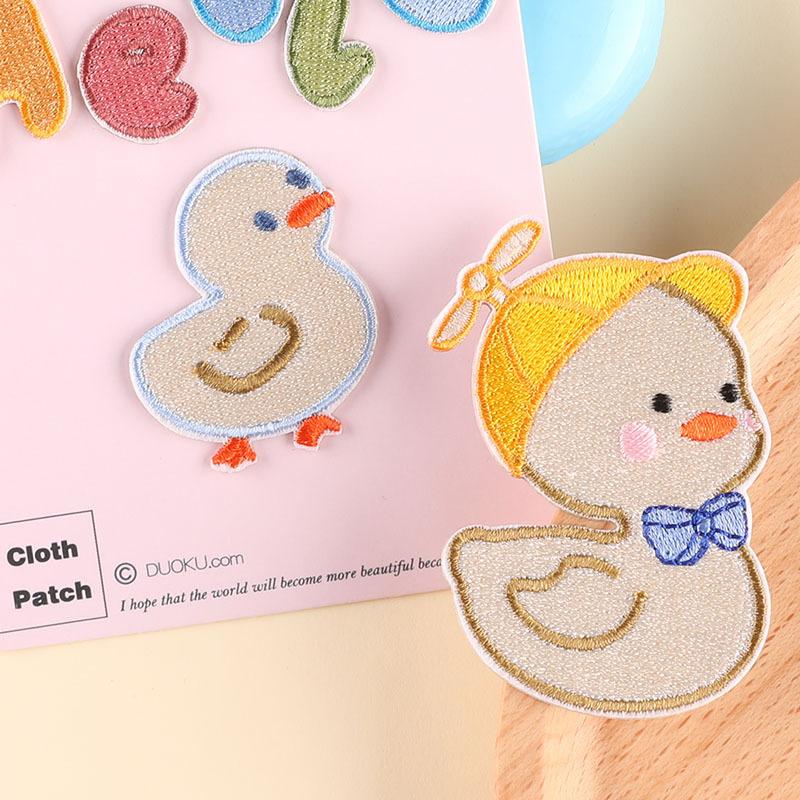 Вышитая этикетка для одежды, аксессуары, значок, симпатичная маленькая желтая утка, этикетка для ткани, руководство по эксплуатации, аксессуары, вышитая наклейка на ткань