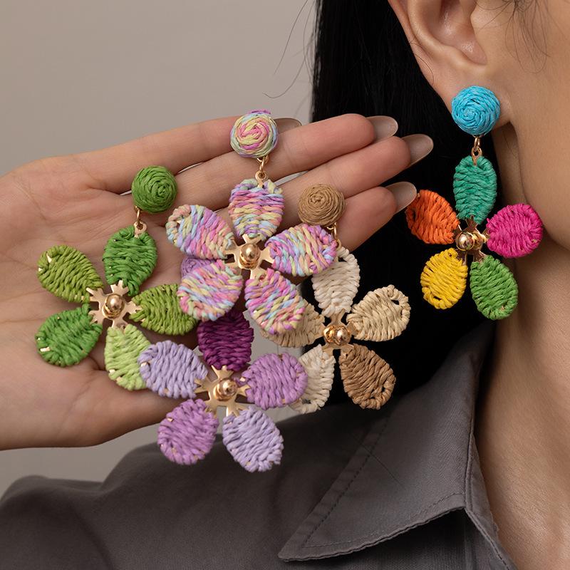 Плетеные серьги «Цветок дофамина»: Летние рафиевые гвоздики для пляжа для женщин