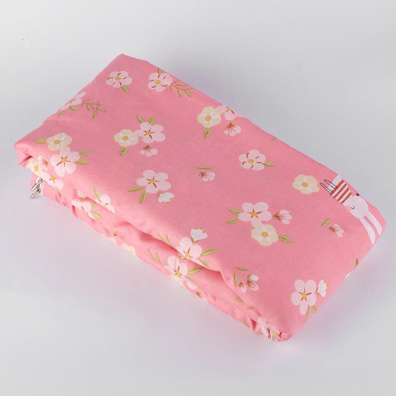 Пододеяльник из хлопка и шелка с внутренним наполнителем.