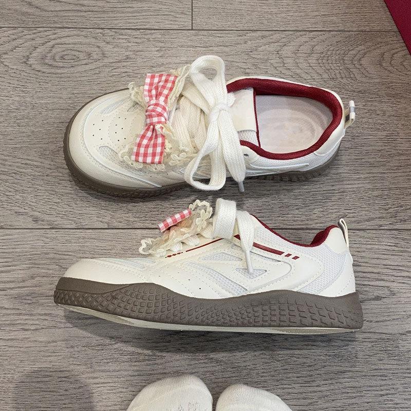 Повседневные дышащие спортивные туфли на толстой подошве женские новые весенние нишевые оригинальные с клубничным бантом немецкие тренировочные туфли