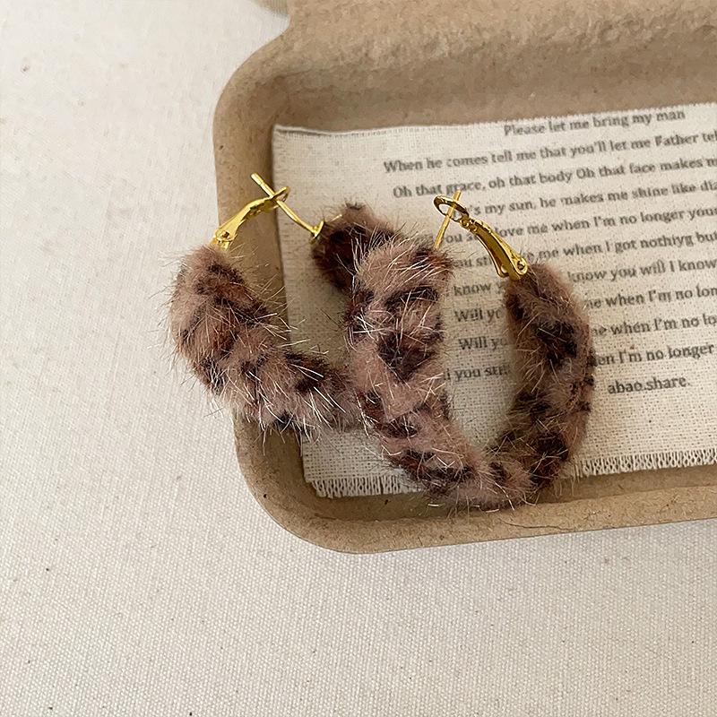 Autumn And Winter Exaggerated Plush Leopard Print Earrings Stud Earrings Female Personality Retro Simple Fashion Commuting Versatile Earrings