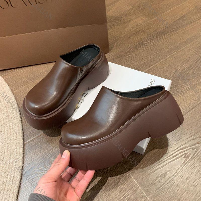 Модные шлепанцы на толстой подошве с увеличением высоты для женщин, весенне-осенние, для ношения на улице, на высоком каблуке, с закрытым носком, полушлепанцы, повседневные, коричневые, черные, мюли, шлепки