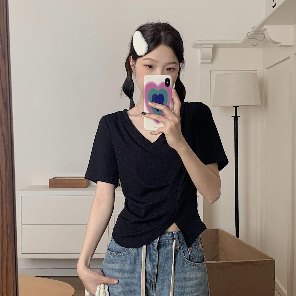 Женская футболка с короткими рукавами и V-образным вырезом, плиссированная - Летняя коллекция 2024 г.