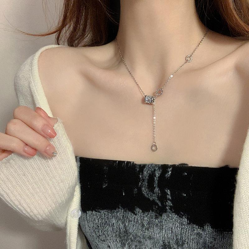 Маленькое ожерелье на талию Женское легкое роскошное нишевое высококачественное дизайнерское чувство осенне-зимняя цепочка для свитера аксессуары Tide