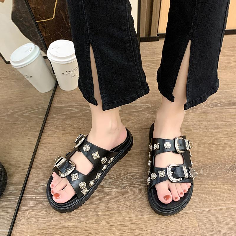 Summer Fashion Dark Black Wind Metal Slippers Female New Rivets Thick Bottom Casual Sandals Beach Slippers