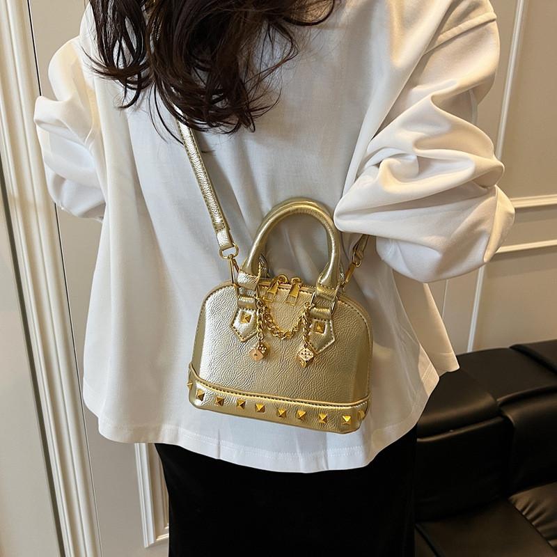 Минималистичная сумка-ракушка для женщин из искусственной кожи с металлическими заклепками, повседневная кроссбоди для весенних нарядов