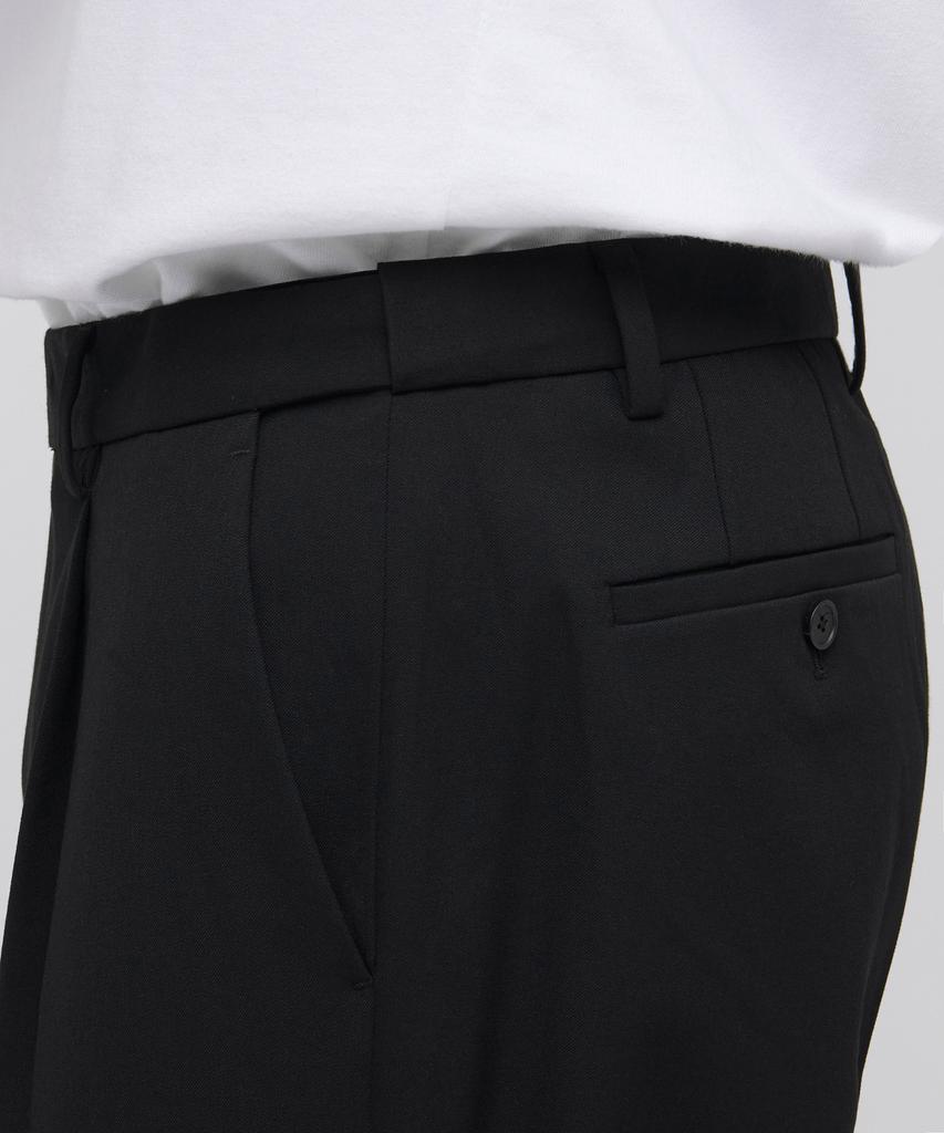 MUSINSA STANDARD Loose Tapered Hidden Banding Crop Slacks [Black]