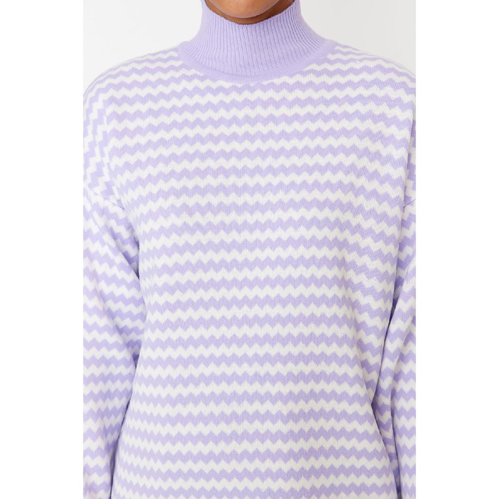 Сиреневый вязаный свитер в полоску с полуводолазкой Tctaw22ak0185
