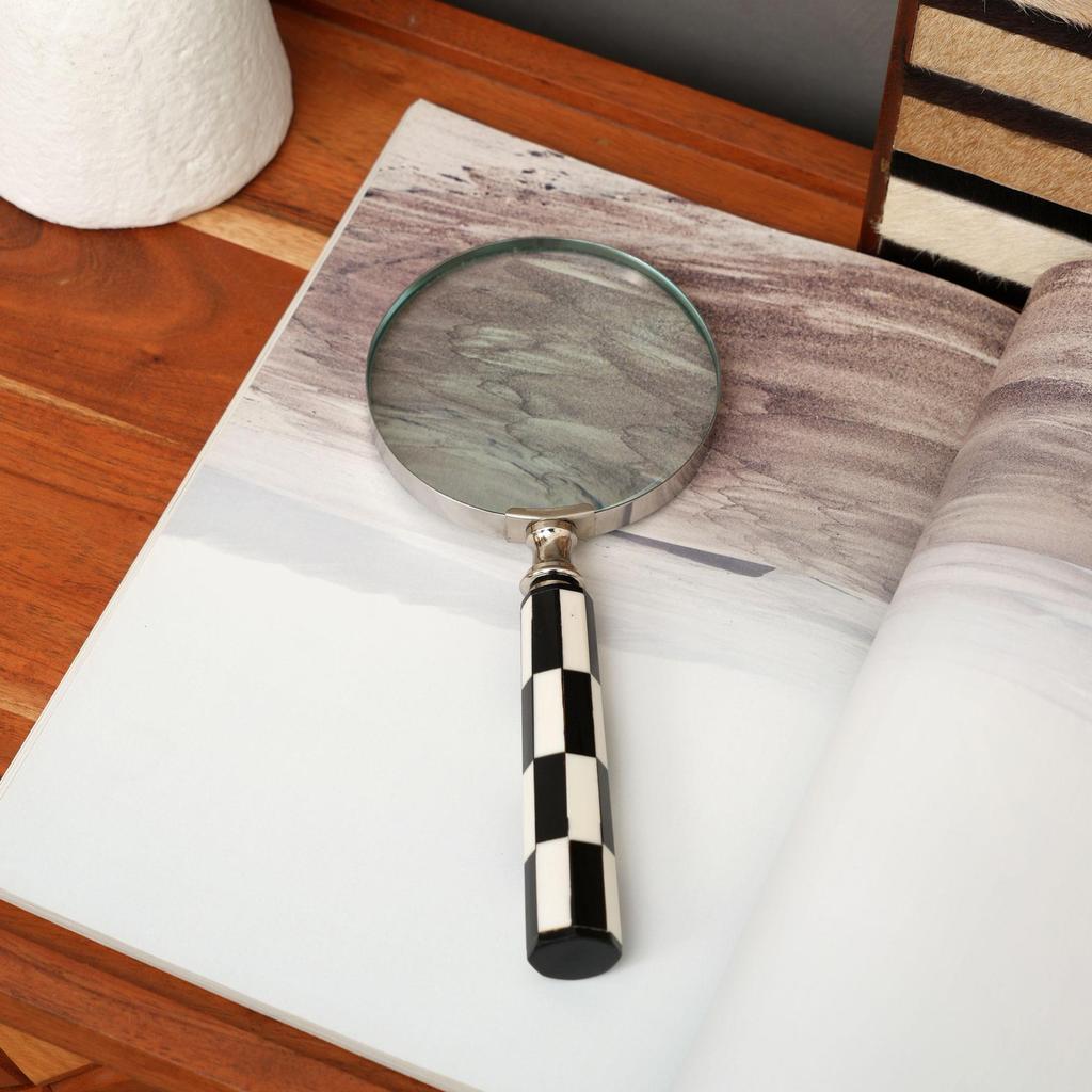Classic Checkered Handle Magnifying Glass In Steel & Resin
