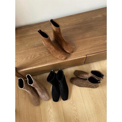 2024 Новые французские супер огненные флисовые квадратные сапоги на толстом каблуке, средний каблук, высокие короткие сапоги, женские осенне-зимние короткие узкие сапоги