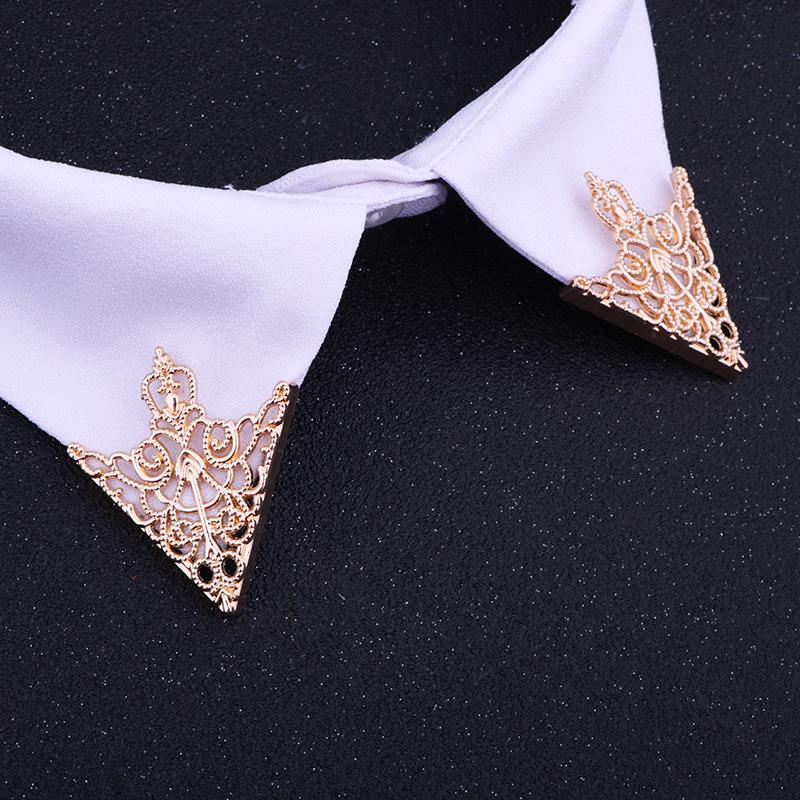 Retro Pattern Triangle Collar Pin Accessories Fashion Men and Women Hollow Crown Collar Brooch Collar Corner Badge