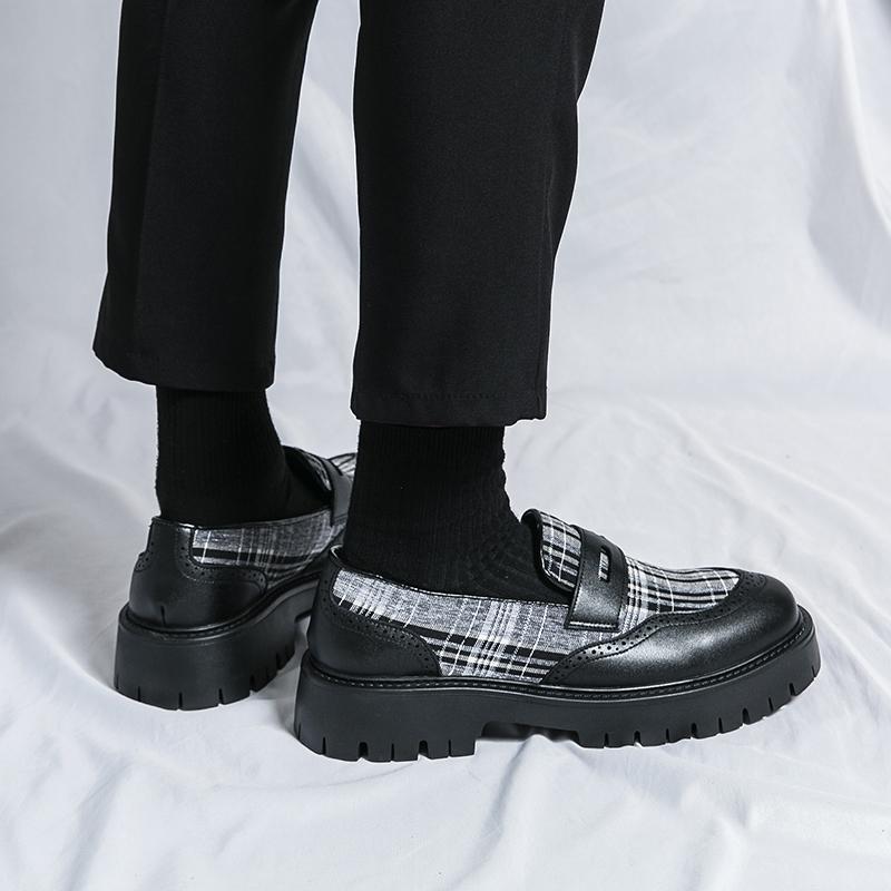 Повседневные мужские кожаные туфли на толстой подошве. Модные дизайнерские туфли. Новый стиль. Повседневные, модные, для вечеринок, для офиса, для улицы, для молодежи. Черно-белые туфли.
