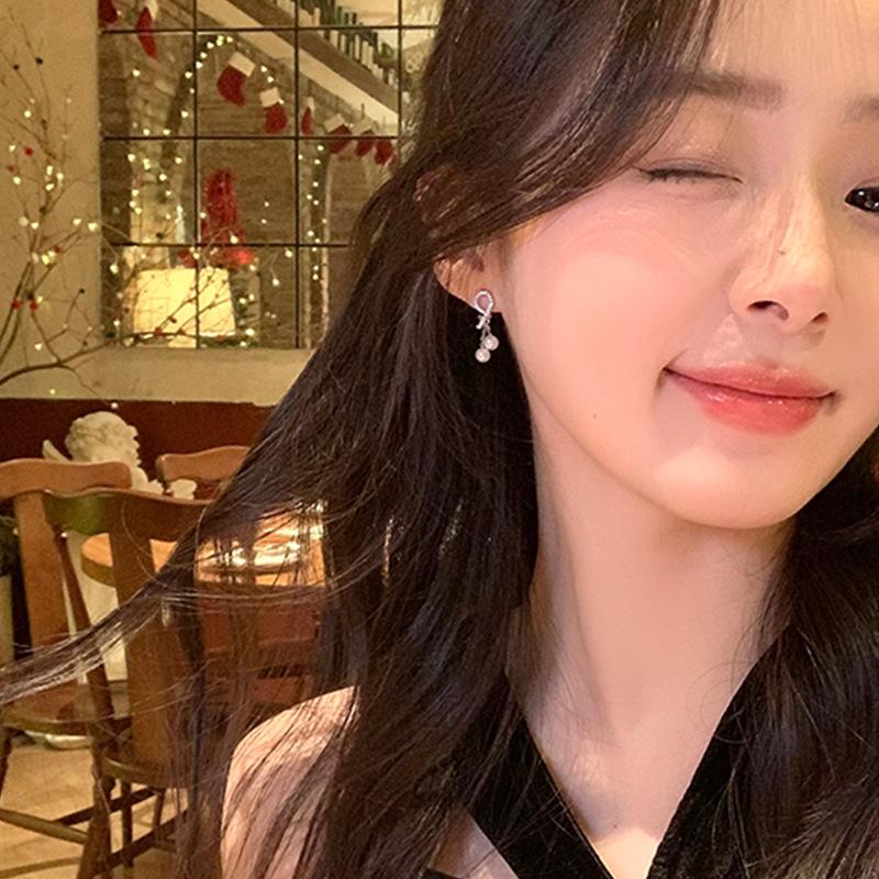 Design Sense Zircon Metal Pearl Fringed Stud Earrings Women Light Luxury Elegant Personality Simple Fashion Temperament Earrings