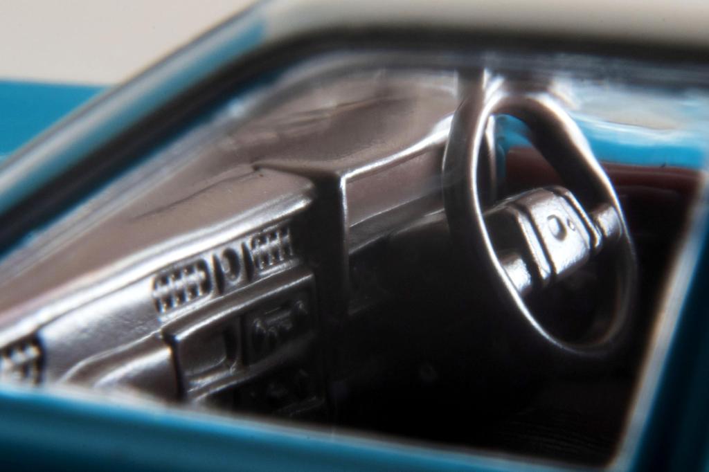 Tomytec Tomica Limited Vintage Neo Nissan Gloria Van River Patrol Car Готовый продукт LV-N332a