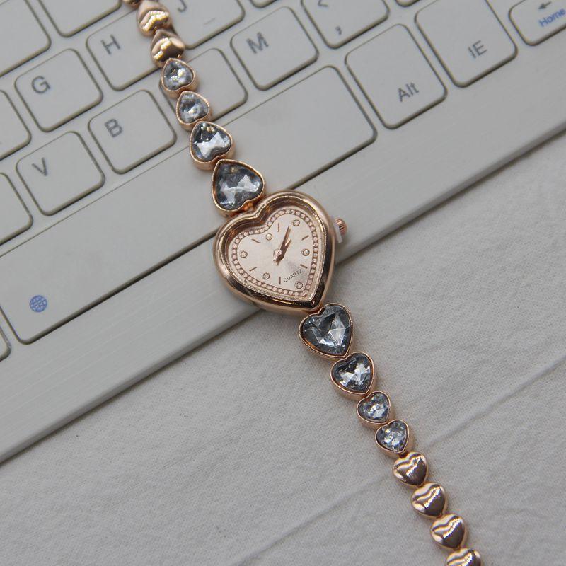 1Pc Hot-selling Love Big Diamond Bracelet Watch Female, Korean Version of Elegant Temperament Versatile Watch, Student Quartz Watch