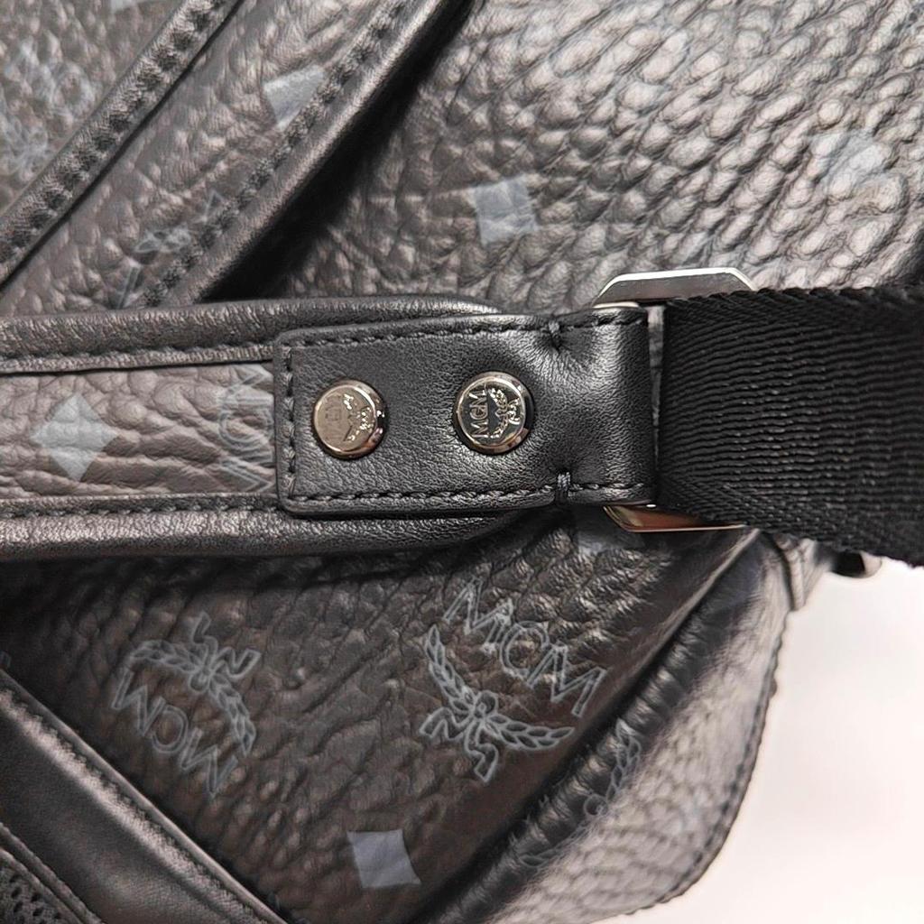 [Pre-Owned] Stark Visetos Classic Double-Sided Studded Handheld Shoulder Crossbody Backpack - Excellent #1MR8IUG
