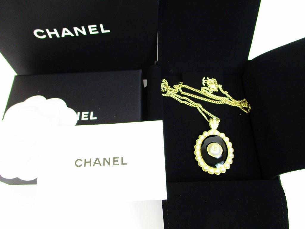 Подлинное ожерелье CHANEL 2017 с пластиковыми жемчужинами и логотипом CC #6623 Открытая коробка