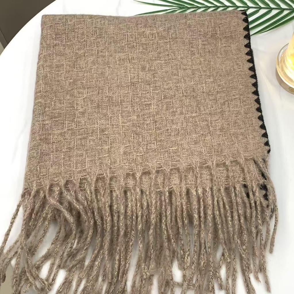 Korean Checkered Scarf with Crochet Edge: High-End Warm Neck Protector for Autumn and Winter