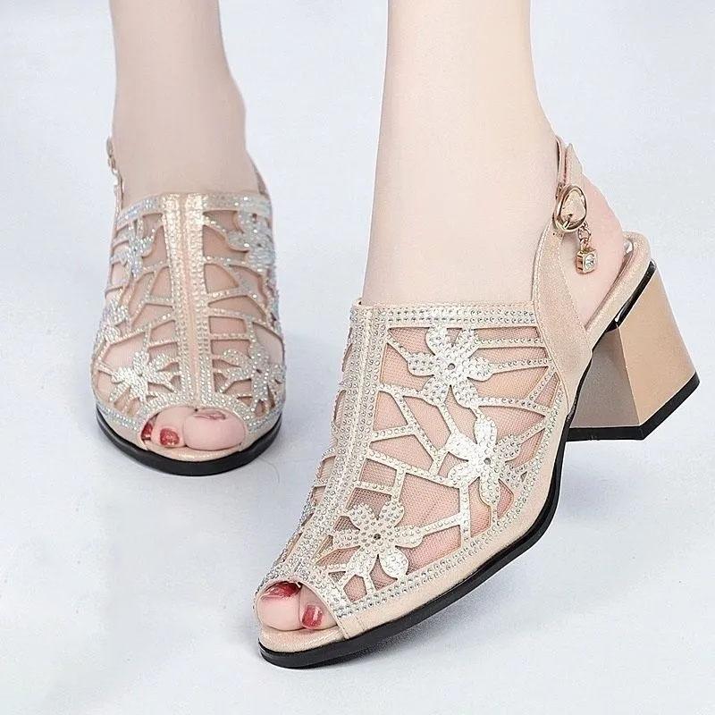 Высота каблука 5–8 см. Босоножки для женщин на высоких каблуках, с сетчатой ​​подкладкой, на нескользящем толстом каблуке и босоножках с выпуклым «рыбим ртом».