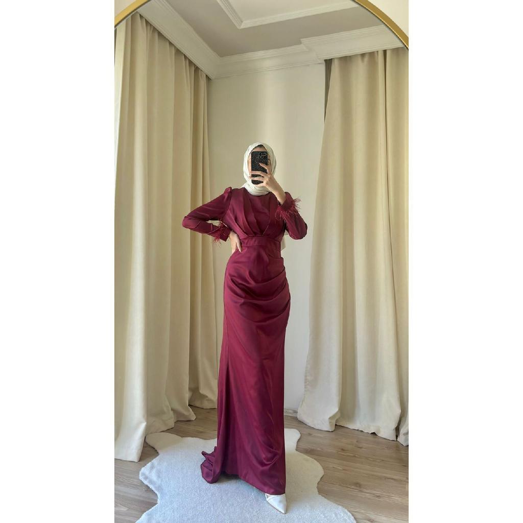 Атласное вечернее платье в хиджабе с рукавами и хвостом с кисточками