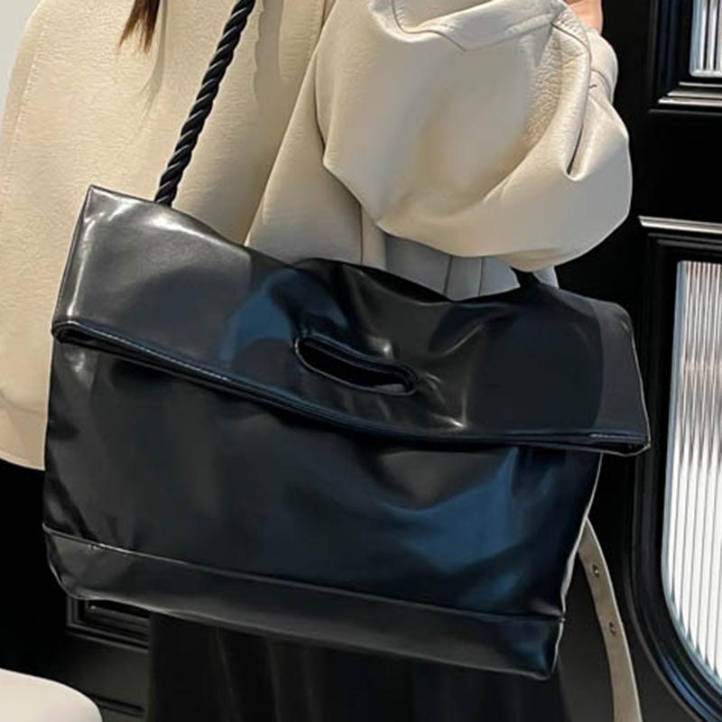 Retro Large-capacity Underarm Bag Women's Bag 2025 Autumn New Soft-faced Simple Tote Bag Fashionable Commuter Messenger Bag