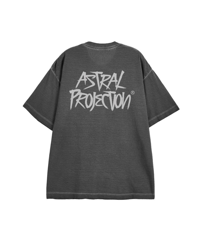 ASTRAL PROJECTION Граффити Буквы Пигмент Свободный крой Футболка с коротким рукавом_Угольный