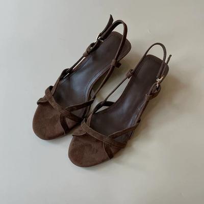 Версия из овчины~ ретро нишевые сандалии на танкетке с круглым носком и открытым носком женские 2025 лето новая универсальная римская обувь на высоком каблуке