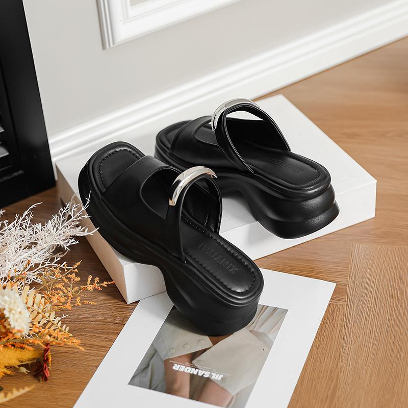 Retro temperament literary and artistic slippers women's 2025 summer new versatile metal decorative thick heel Mary Jane cool slippers