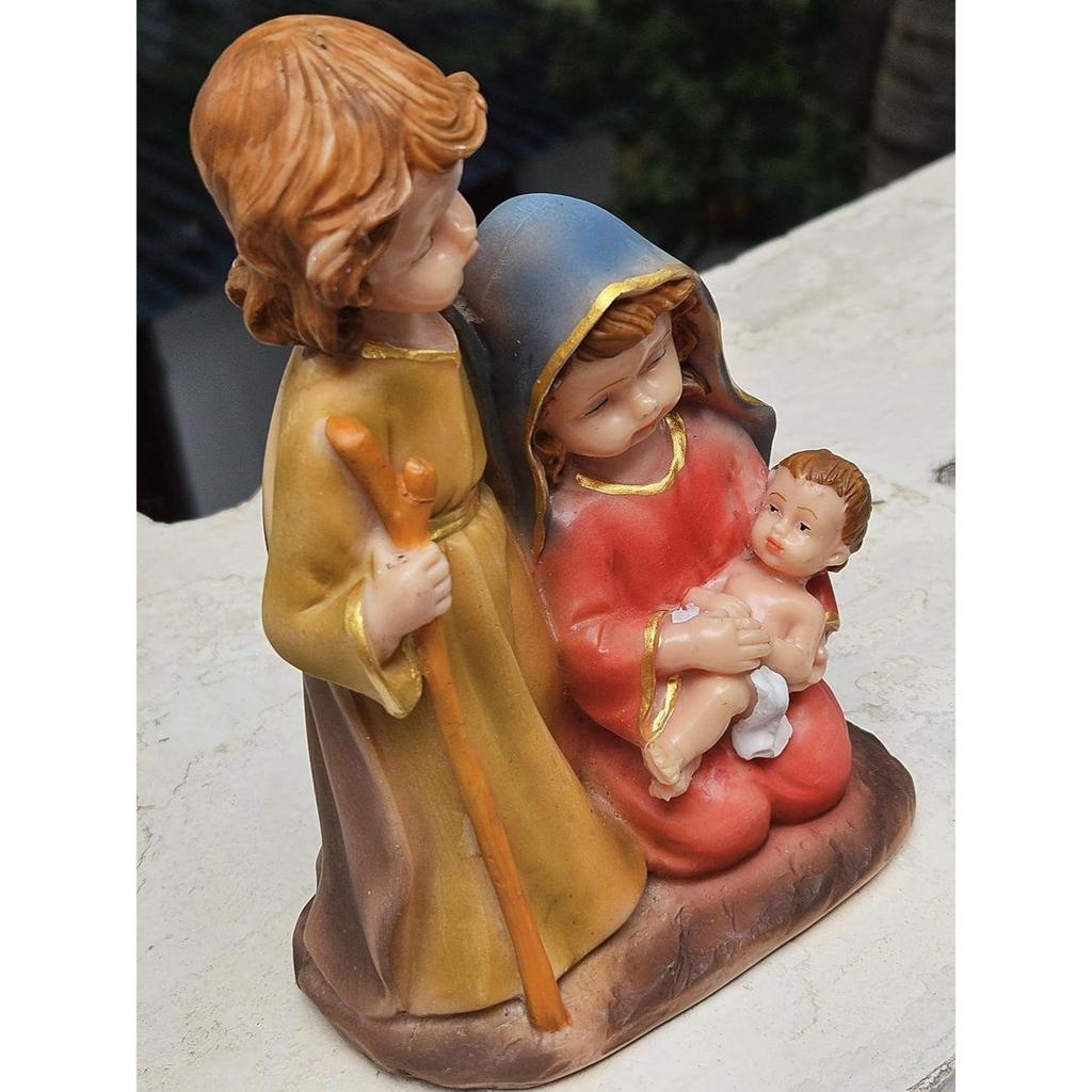 Resin Decor Showpiece for Table Xmas Present To Friend Christmas Gifts Single Piece Holy Family Crib Figurines Latest