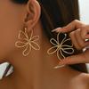 1 Pair Fashionable Minimalist Hollow Floral Asymmetrical Design Earrings For Women  Daily, Vacation, Date, Couple Gift