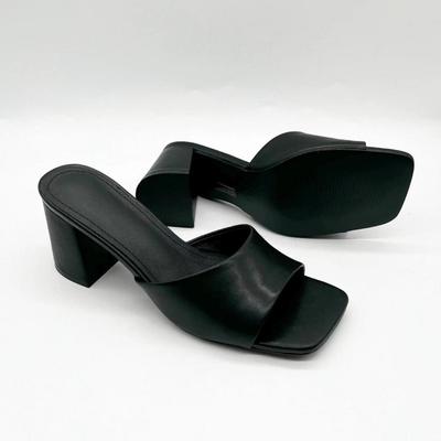 Мягкая кожа прохладные тапочки женские большого размера 2025 лето новая женская одежда универсальные средний каблук толстый каблук высокий каблук сандалии