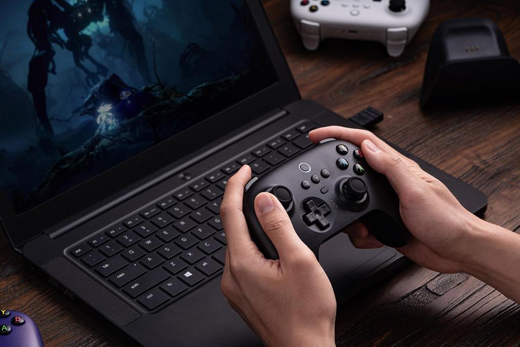 8BitDo Ultimate беспроводной игровой джойстик с эффектом Холла и зарядной док-станцией для Steam Deck Apple 2.4G Controller, обновление, ПК, Android и т. д. (черный)
