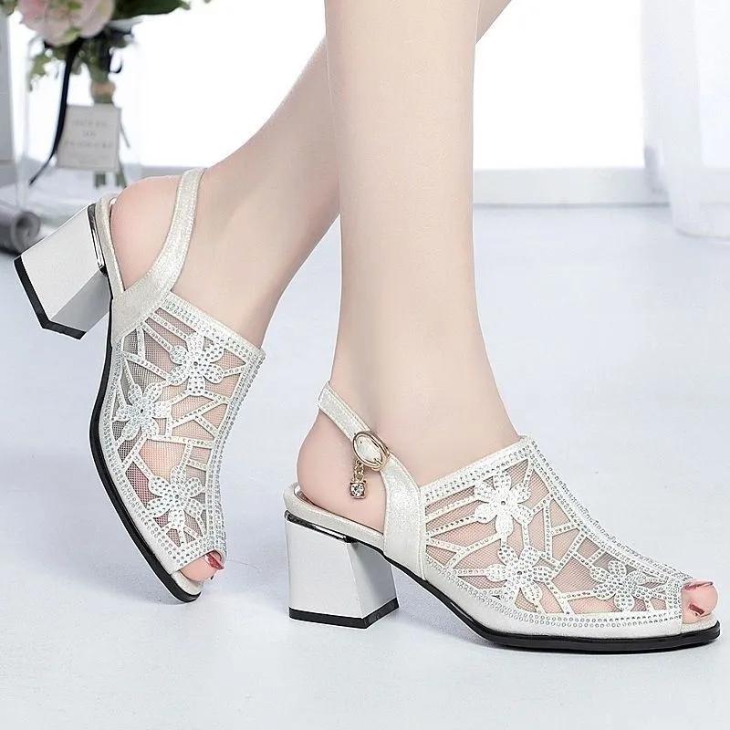 Высота каблука 5–8 см. Босоножки для женщин на высоких каблуках, с сетчатой ​​подкладкой, на нескользящем толстом каблуке и босоножках с выпуклым «рыбим ртом».