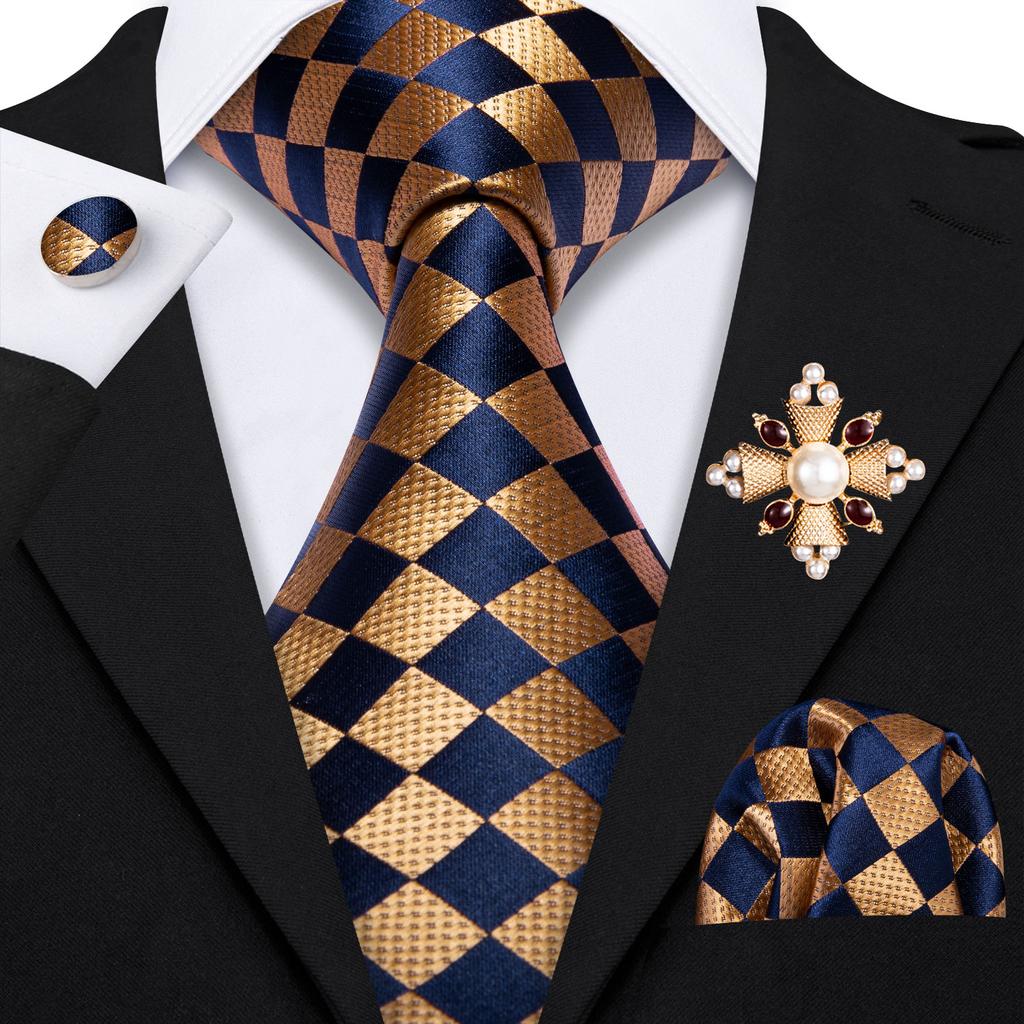 Комплект для мужчин: галстук, брошь и карманный платок