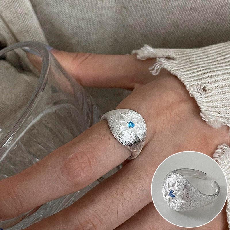 Элегантное посеребренное кольцо S925 светло-голубого цвета с открытым дизайном для женщин - Универсальное, модное и роскошное кольцо на указательный палец.