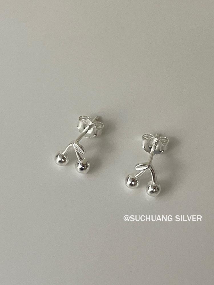 Серьги-гвоздики SuChuang S925 из стерлингового серебра «Милая вишня» для женщин – Милый, девичий нишевый дизайн.