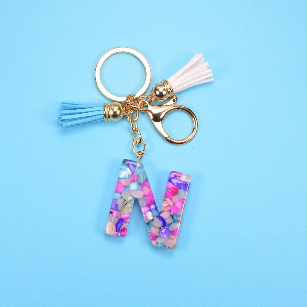 Брелок с кисточкой и английскими буквами: Аксессуары из смолы и акрила для мужчин и женщин - 26 уникальных букв