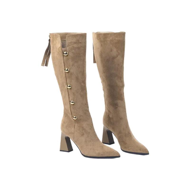 Дизайнерские высокие модные сапоги с металлической пряжкой, осень 2024, новые европейские и американские замшевые сапоги с острым толстым каблуком, тонкие сапоги, длинные сапоги