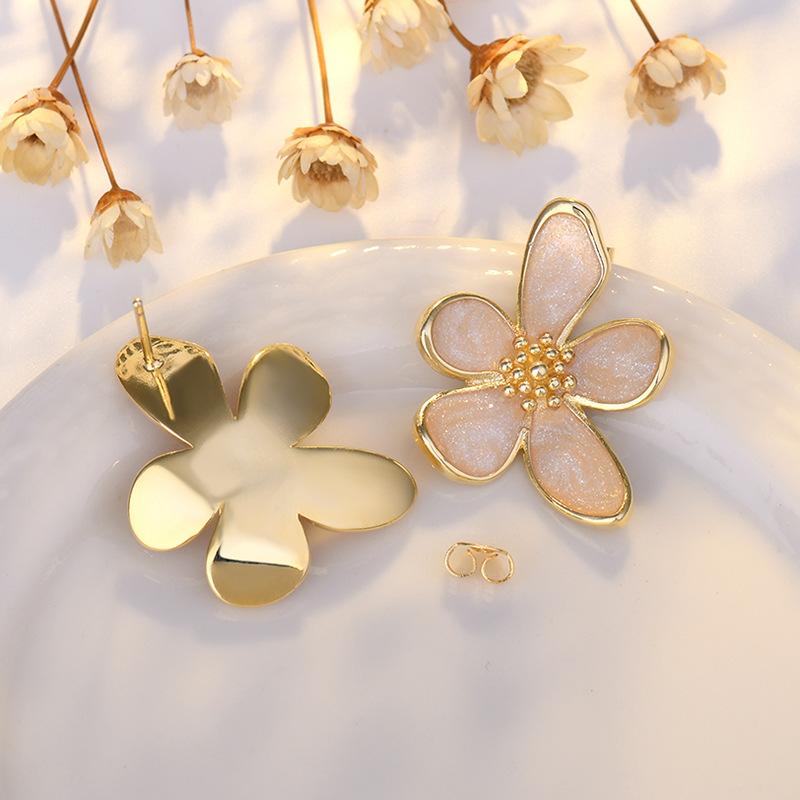 Серьги-цветы в сказочном стиле для женщин со свежими серьгами и темпераментными серьгами
