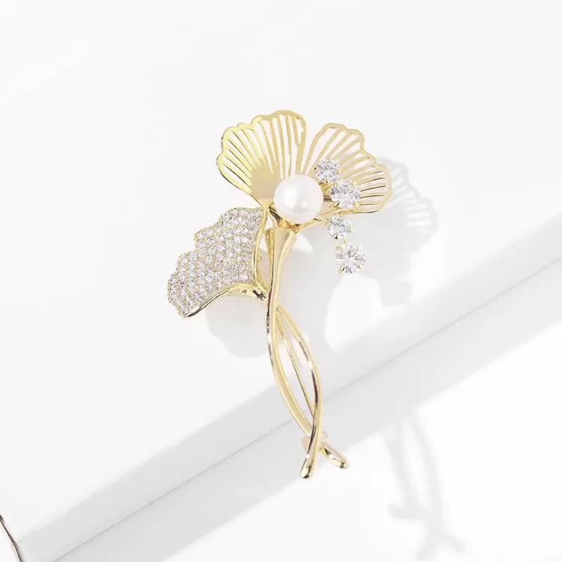 Small Fragrance Classic Double C Letter Pearl Brooch