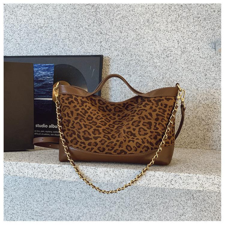 Сумка большой вместимости женская 2025 новая трендовая легкая роскошная нишевая высококлассная на одно плечо подмышечная сумка Maillard сумка-мессенджер